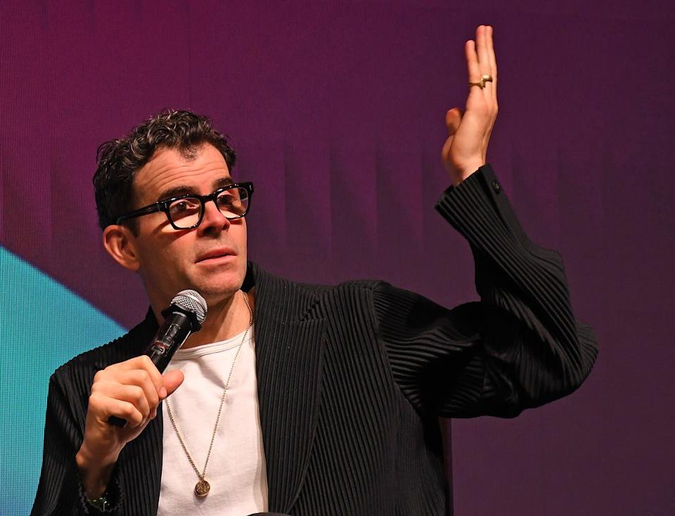 Foto reprezentând instagram chief ubiquitous - Outsourcing IT Romania