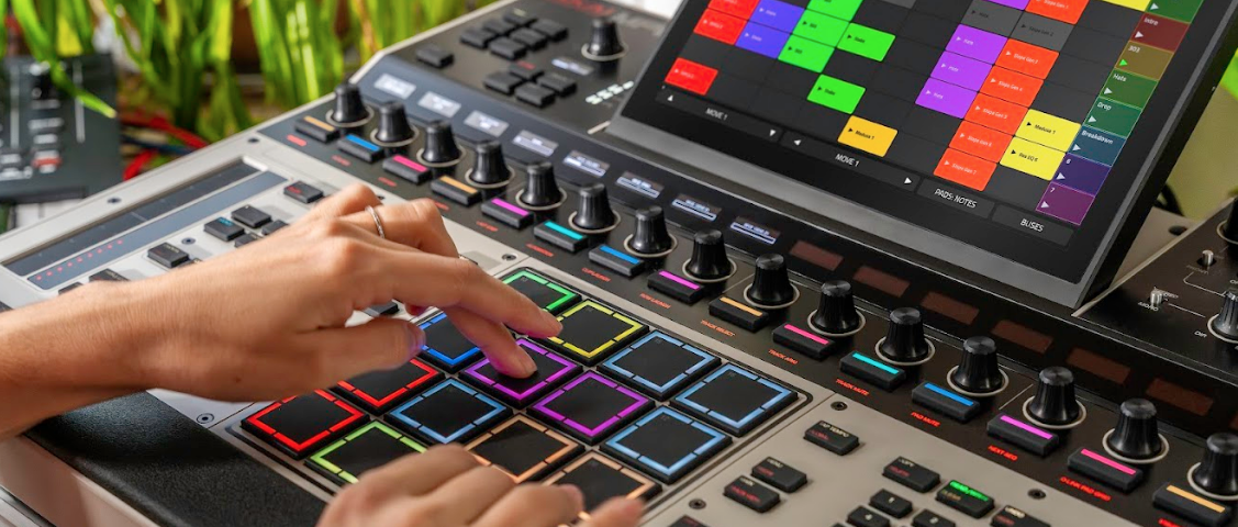 Foto reprezentând akai groovebox most - Outsourcing IT Romania