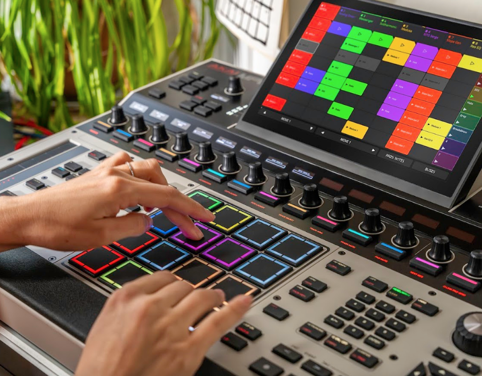 Foto reprezentând akai groovebox most - Outsourcing IT Romania