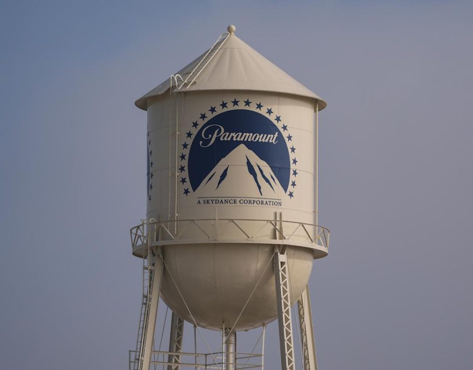 Foto reprezentând david ellison extends - Outsourcing IT Romania