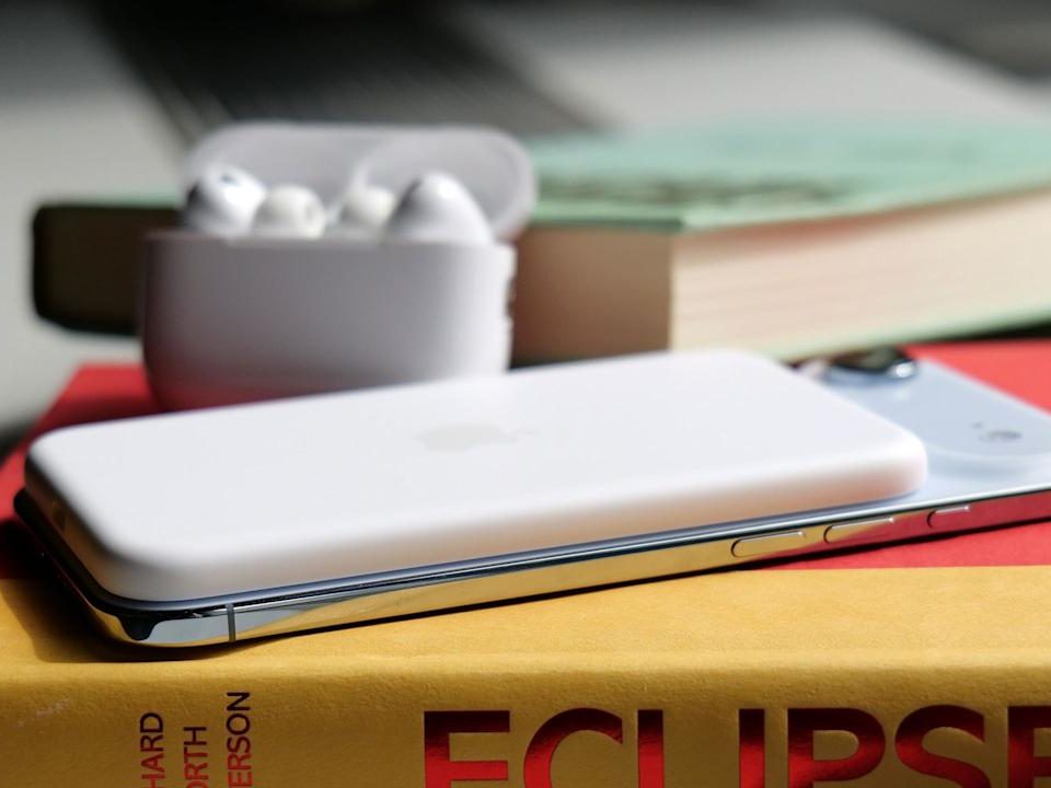 Vizual pentru apple iphone magsafe pe secureitsolutions.ro