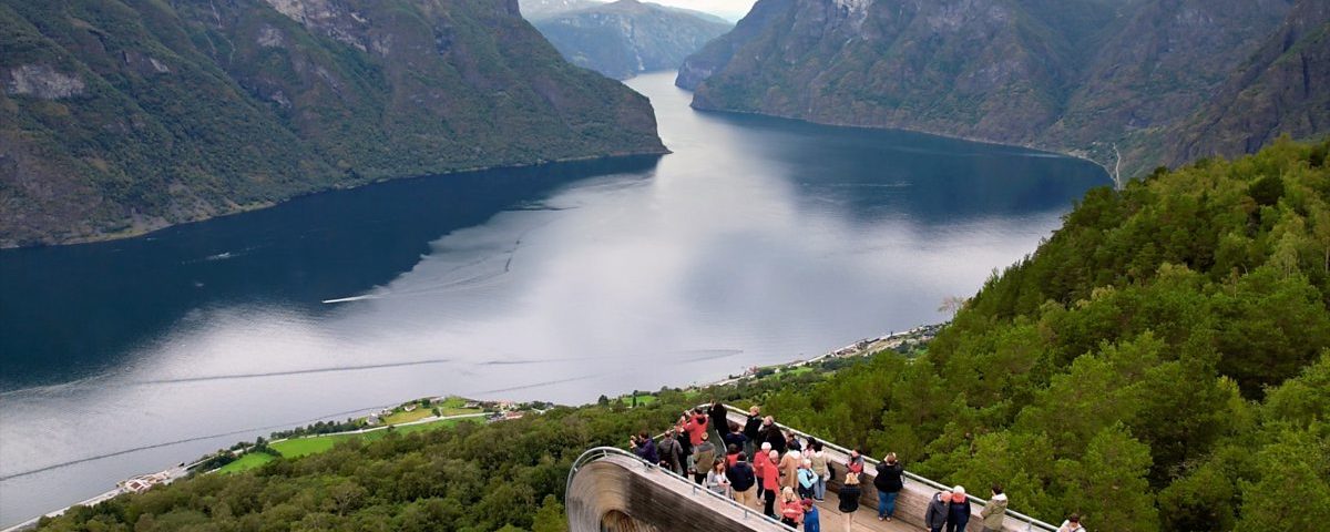 Vizual pentru tech articles pe secureitsolutions.ro