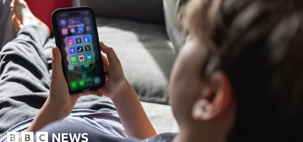 Foto reprezentând launches consultation asking - Outsourcing IT Romania